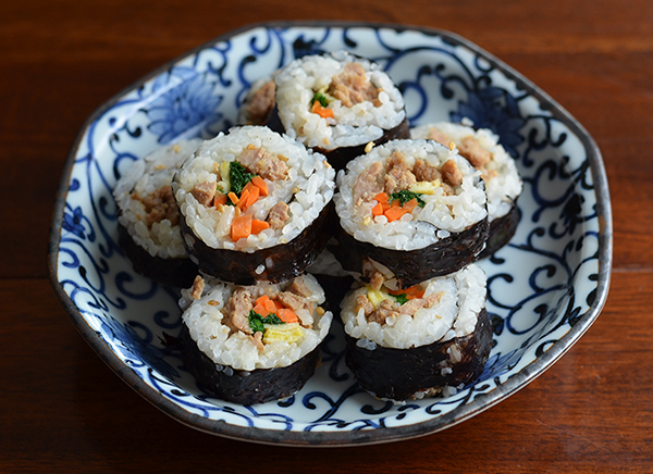 Easy Kimbap (Korean Sushi Roll) - My Korean Kitchen