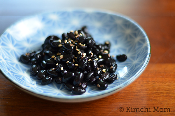 Kongjaban (Korean Black Beans) | www.kimchimom.com