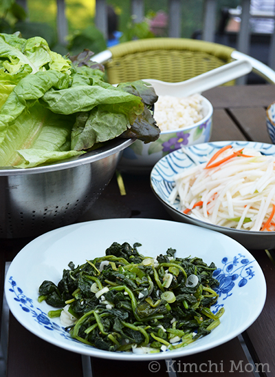 Shigumchi Namul (seasoned spinach) | www.kimchimom.com
