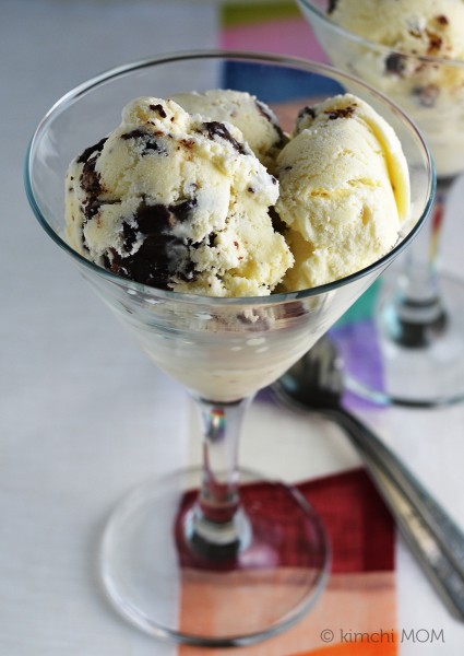 Vanilla Ice Cream with Chocolate Covered Potato Chips #icecreamforoxo | www.kimchimom.com