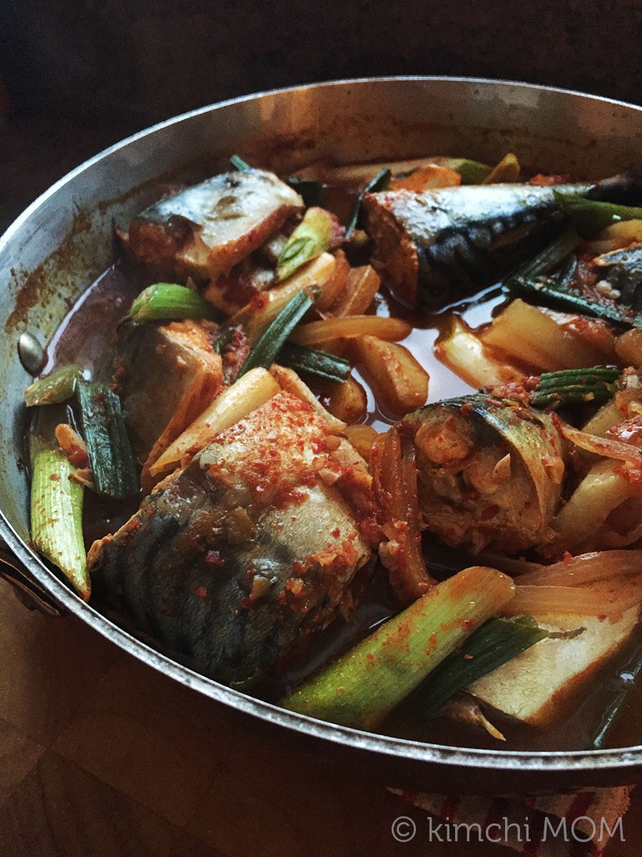 Korean Spicy Braised Mackerel #SundaySupper | kimchimom.com