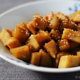 Gogoma Jorim (Korean Soy-Braised Sweet Potatoes) #SundaySupper